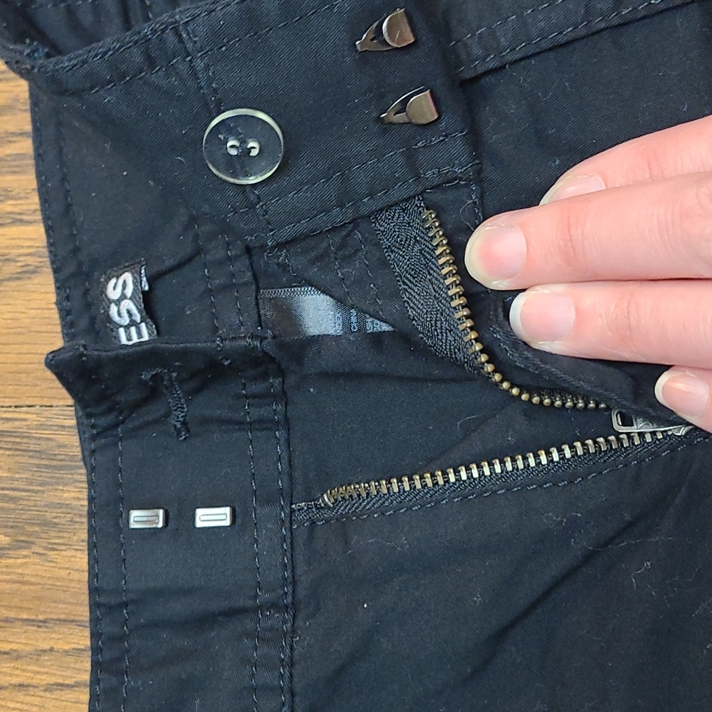 EXPRESS SHORTS - Picture 4 of 6